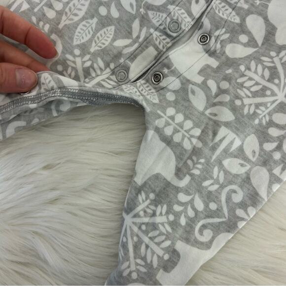 Hanna Andersson Baby Grey Elephant Print Snap Button Sleeper Size 3-6 Months - Picture 5 of 10